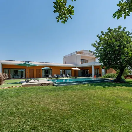 וילה Joya *